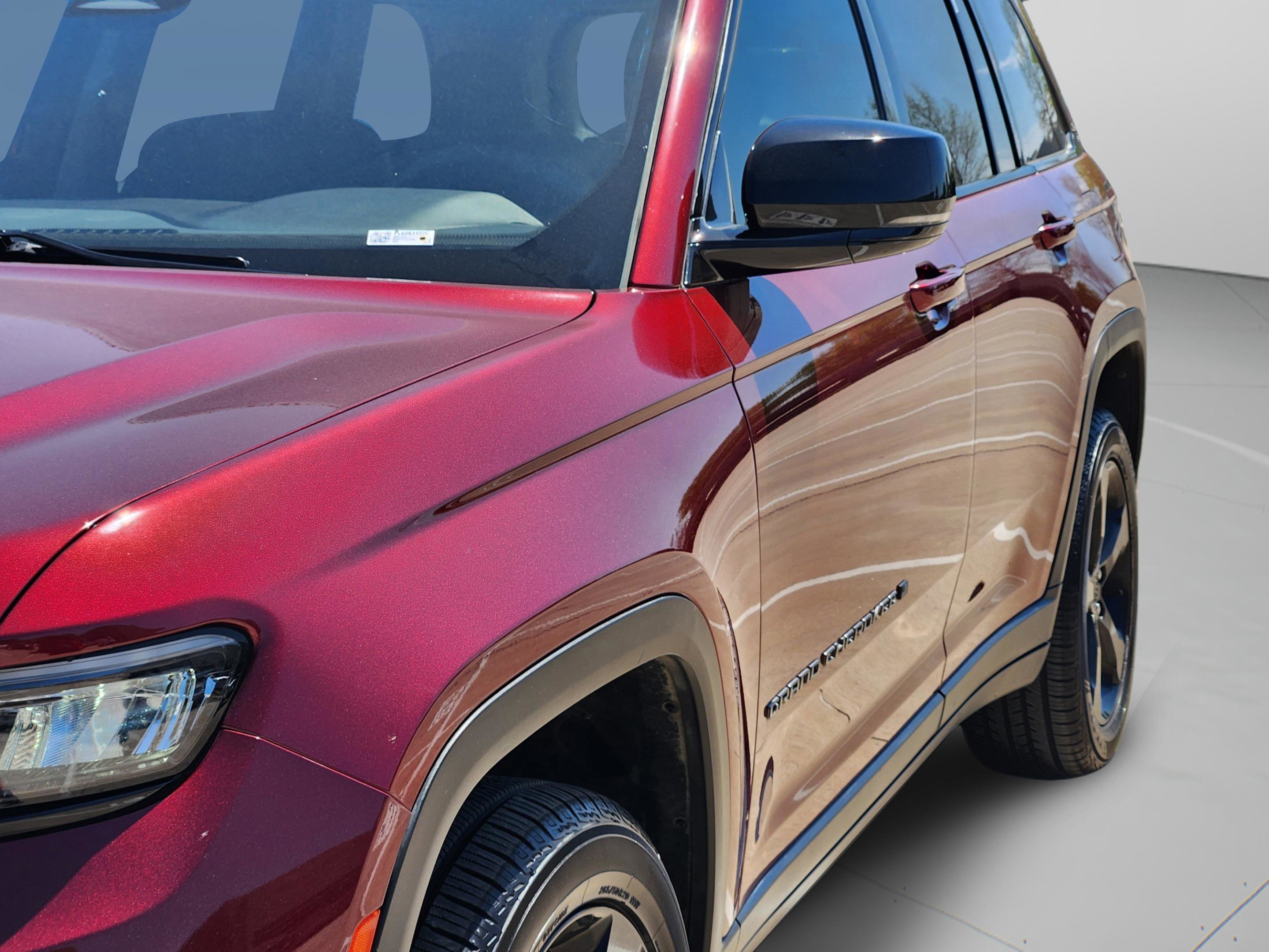 Used 2023 Jeep Grand Cherokee Limited w/ Black Appearance Package image 35