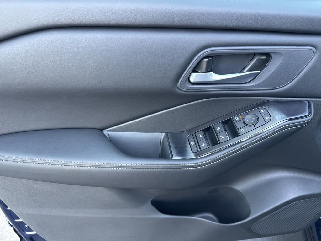 New 2026 Nissan Rogue SV FWD image 12