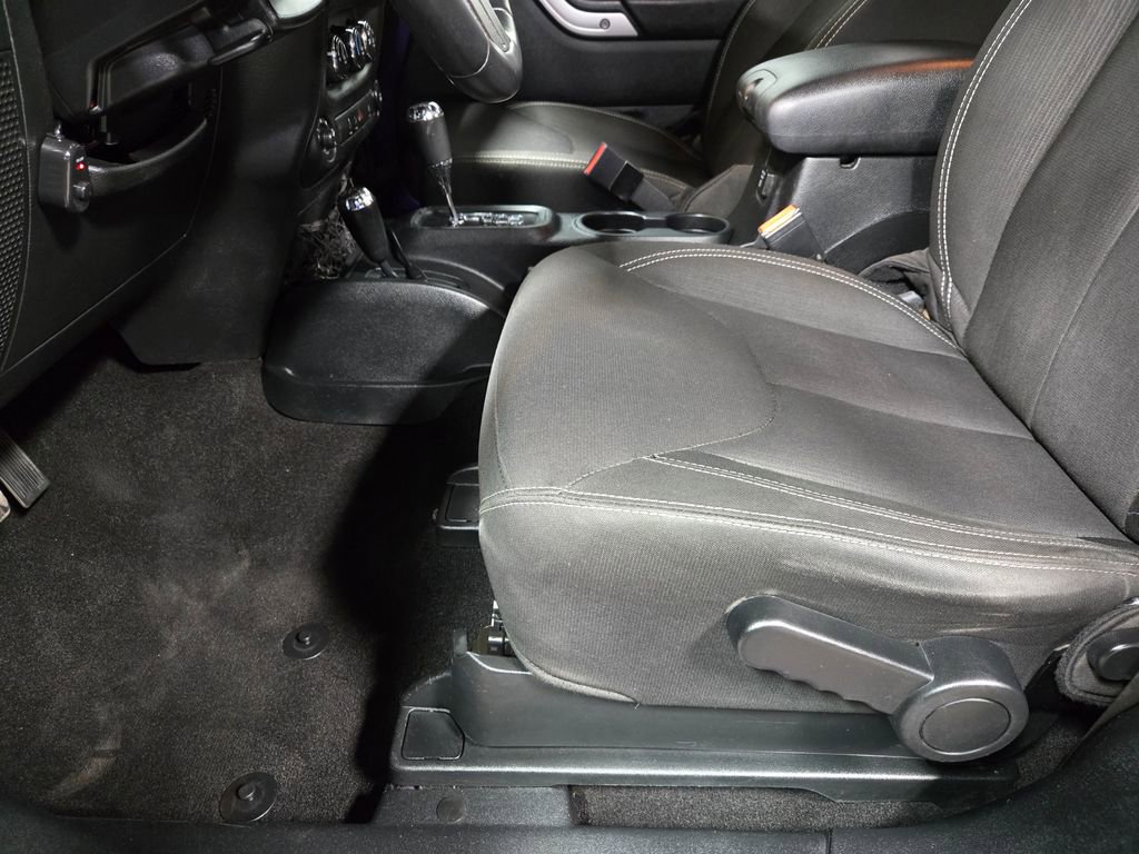 Used 2018 Jeep Wrangler Rubicon w/ Power Convenience Group AWD/4WD image 10