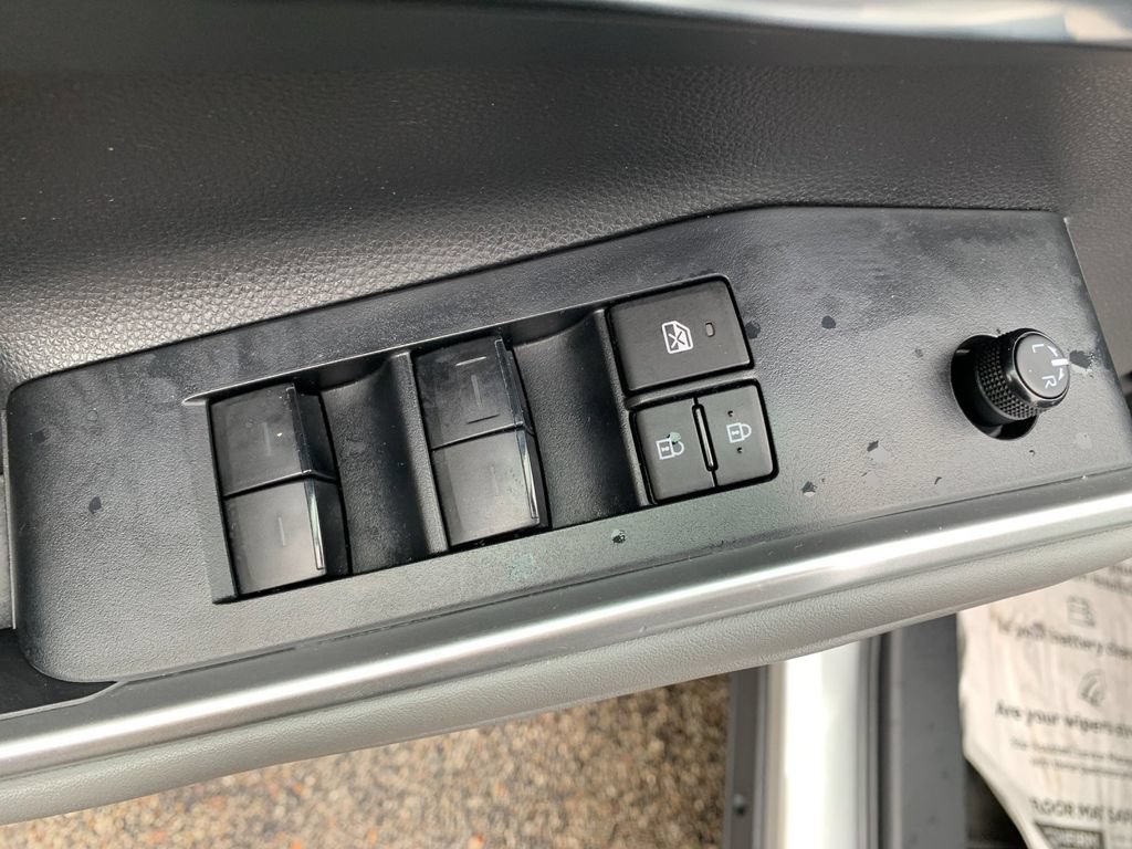 Used 2023 Toyota Highlander XLE FWD image 13