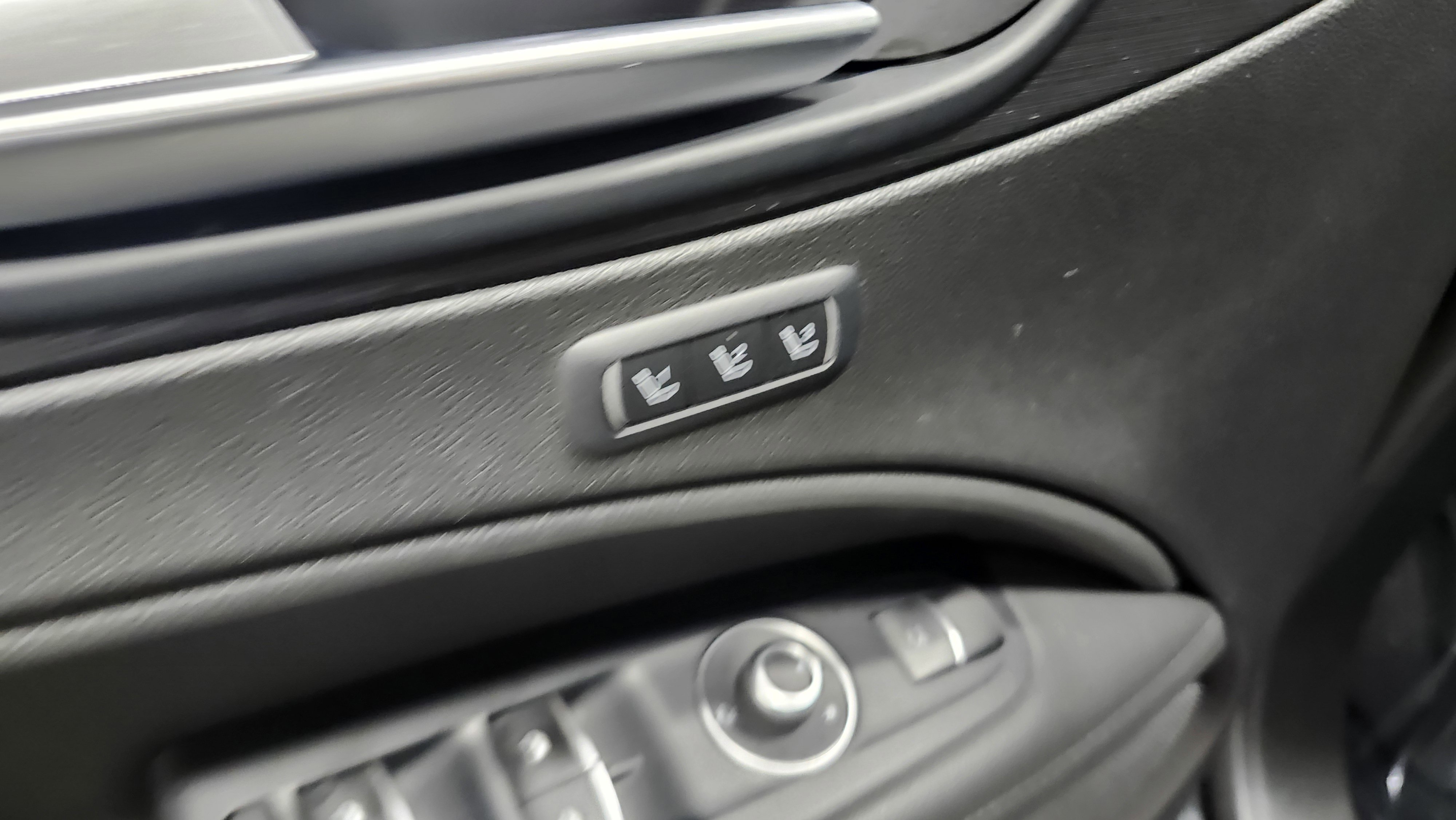 Used 2018 Alfa Romeo Stelvio AWD image 29