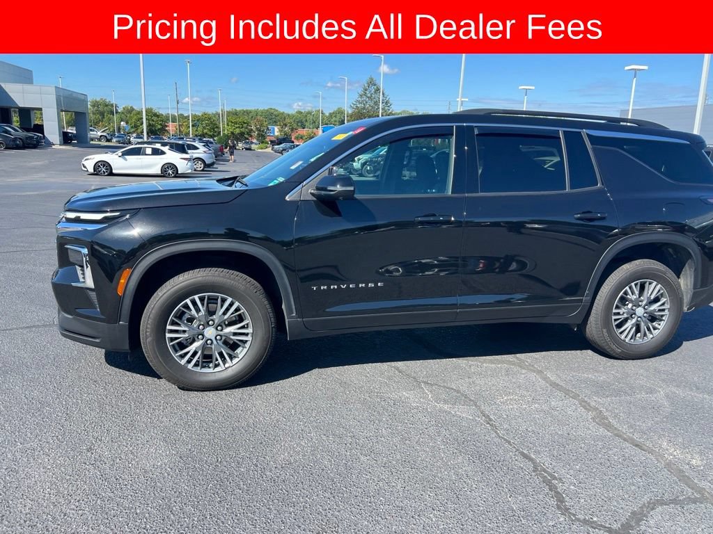 Used 2024 Chevrolet Traverse LT w/ Trailering Package AWD/4WD image 3