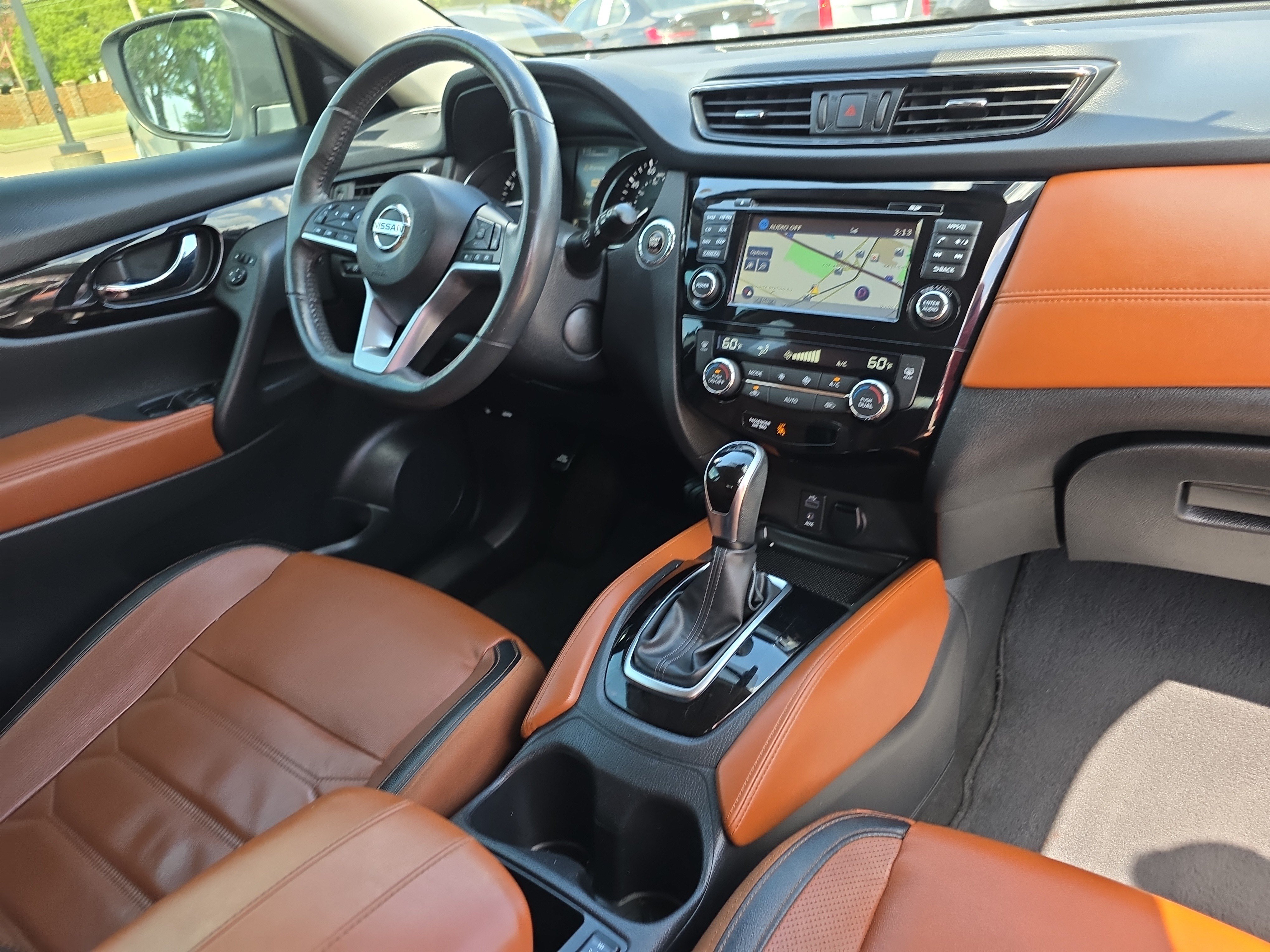 Used 2017 Nissan Rogue SL w/ SL Premium Package FWD image 16