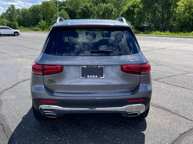 Used 2020 Mercedes-Benz GLB 250 4MATIC image 4