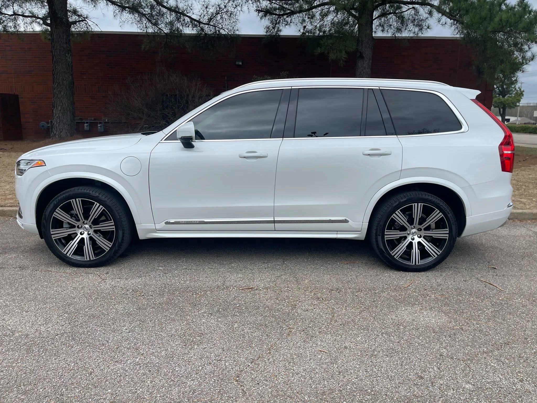 Used 2022 Volvo XC90 T8 Inscription Expression w/ Advanced Package image 2