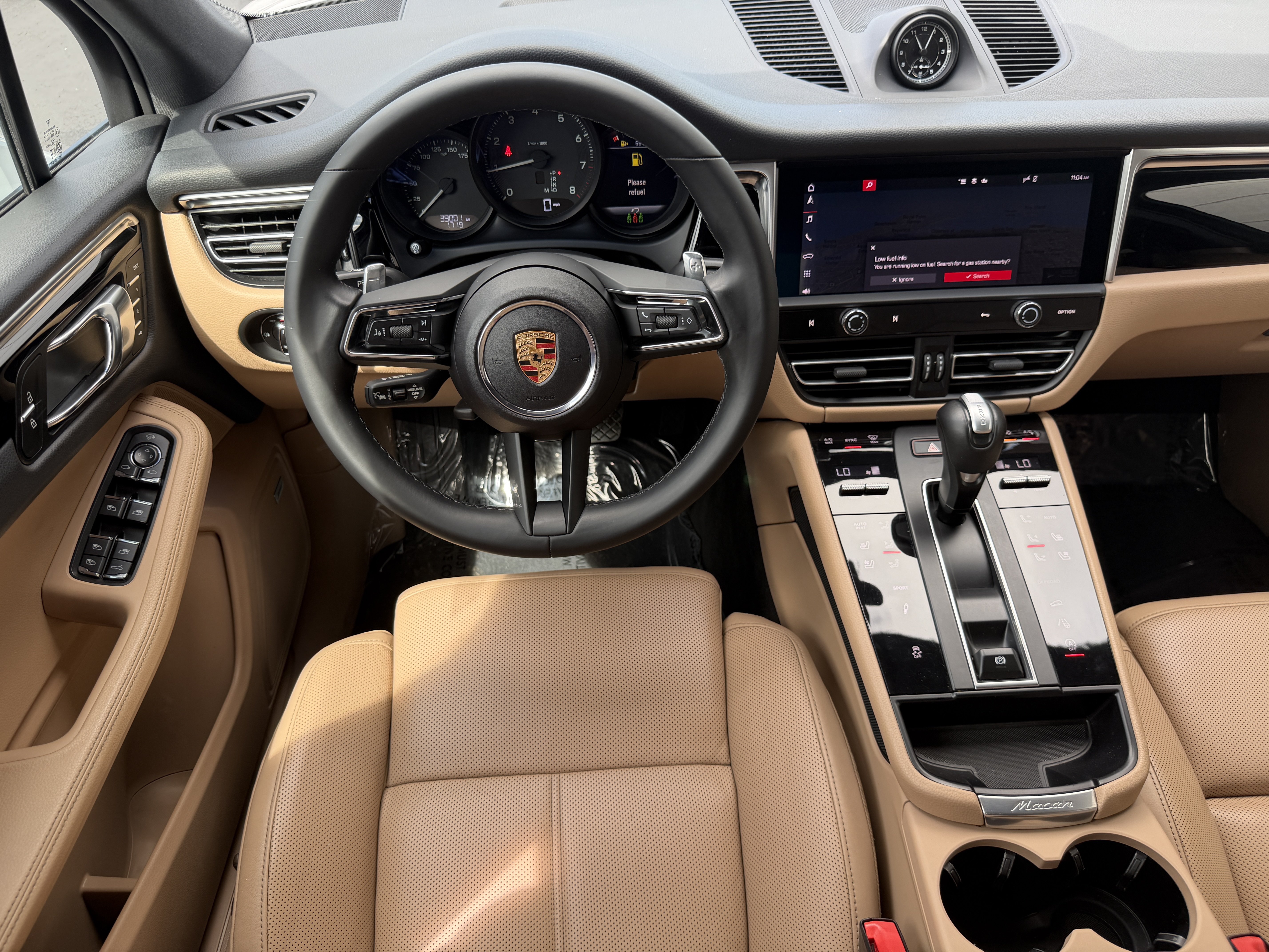 Certified 2024 Porsche Macan AWD/4WD image 16