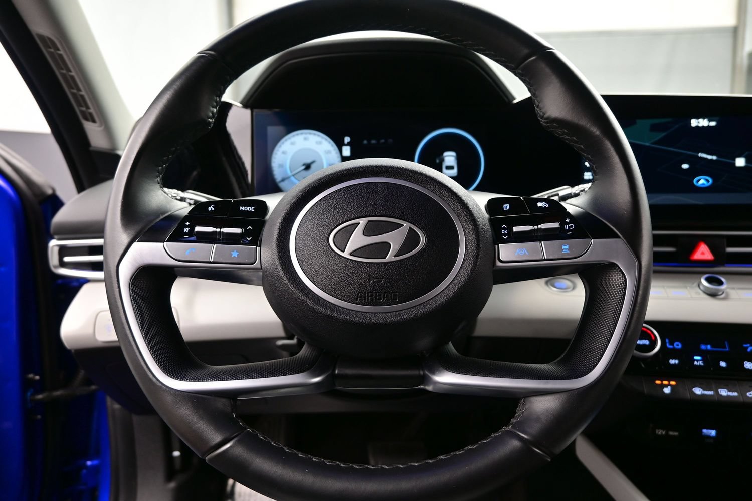 Certified 2025 Hyundai Elantra Limited FWD image 24