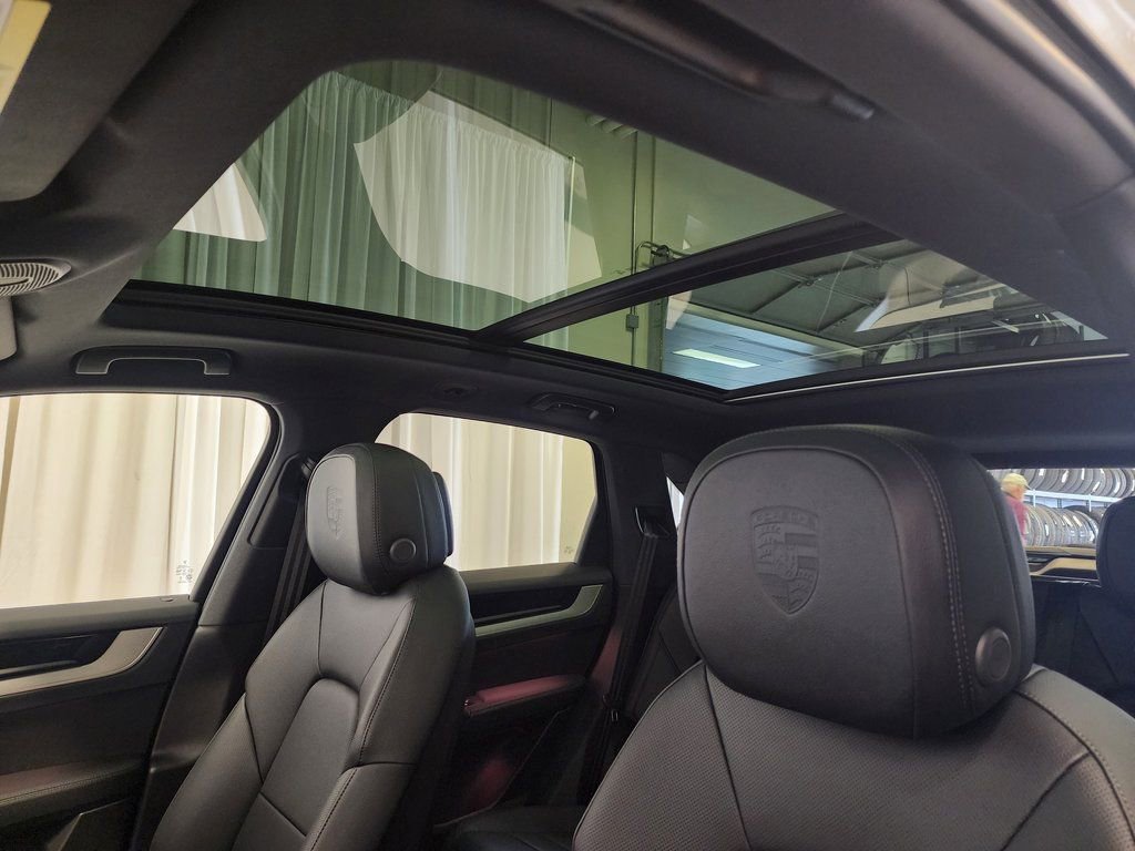 Certified 2025 Porsche Cayenne image 17