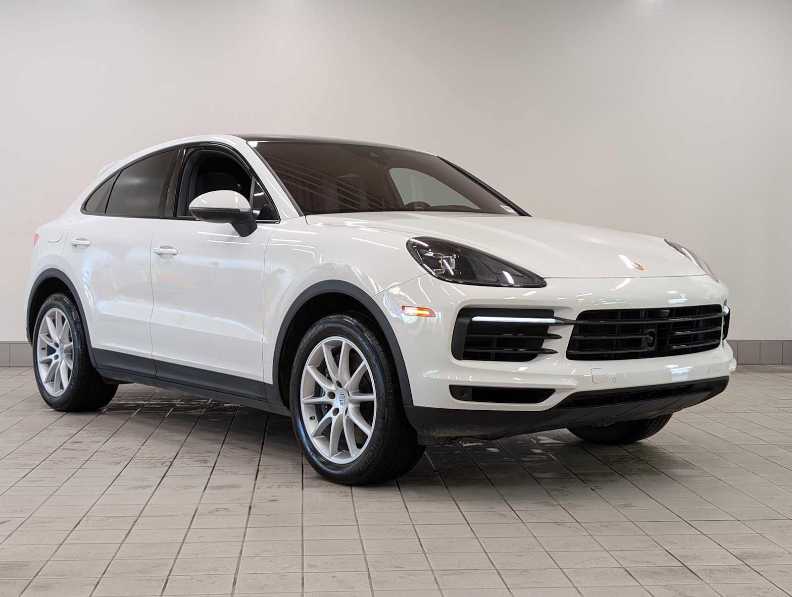 Used 2023 Porsche Cayenne Coupe image 9