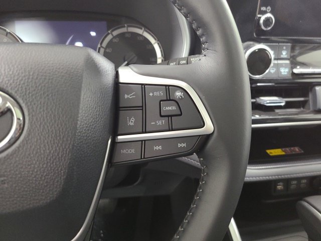 Used 2026 Toyota Highlander XLE AWD/4WD image 25