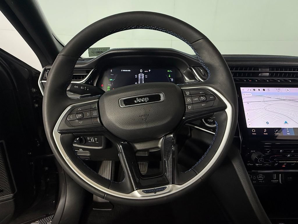 Used 2023 Jeep Grand Cherokee Trailhawk AWD/4WD image 14