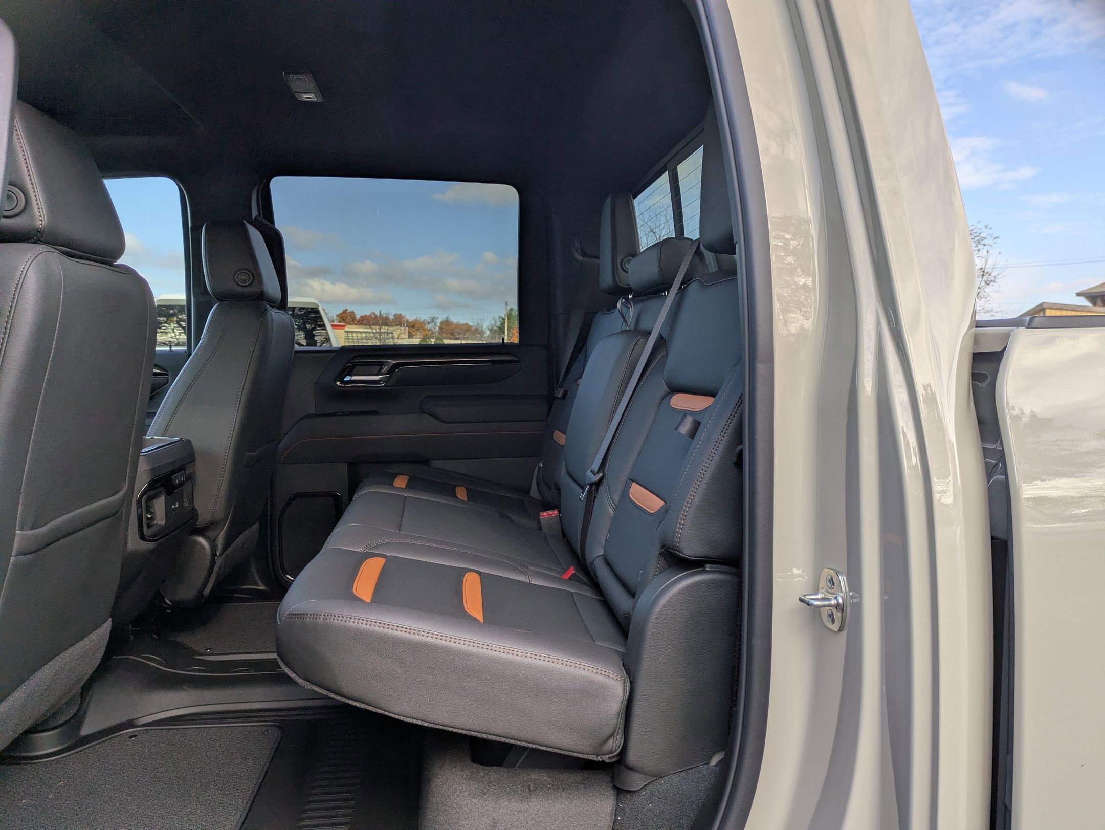 New 2026 GMC Sierra 2500 AT4 w/ AT4 Premium Plus Package image 9