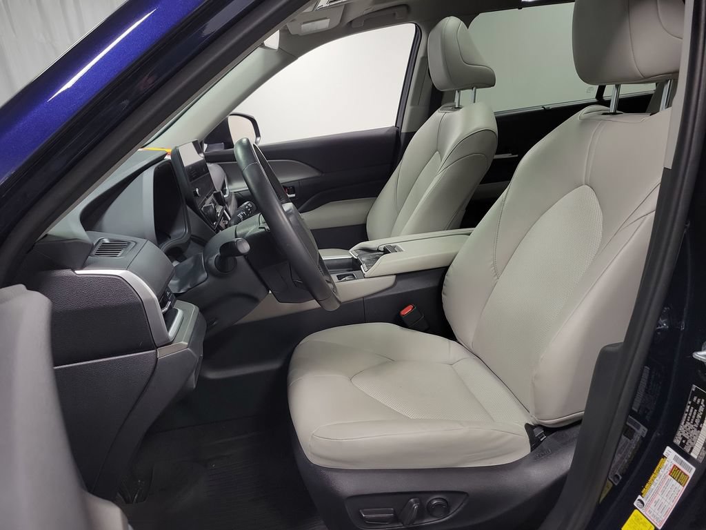 Used 2024 Toyota Grand Highlander AWD image 13
