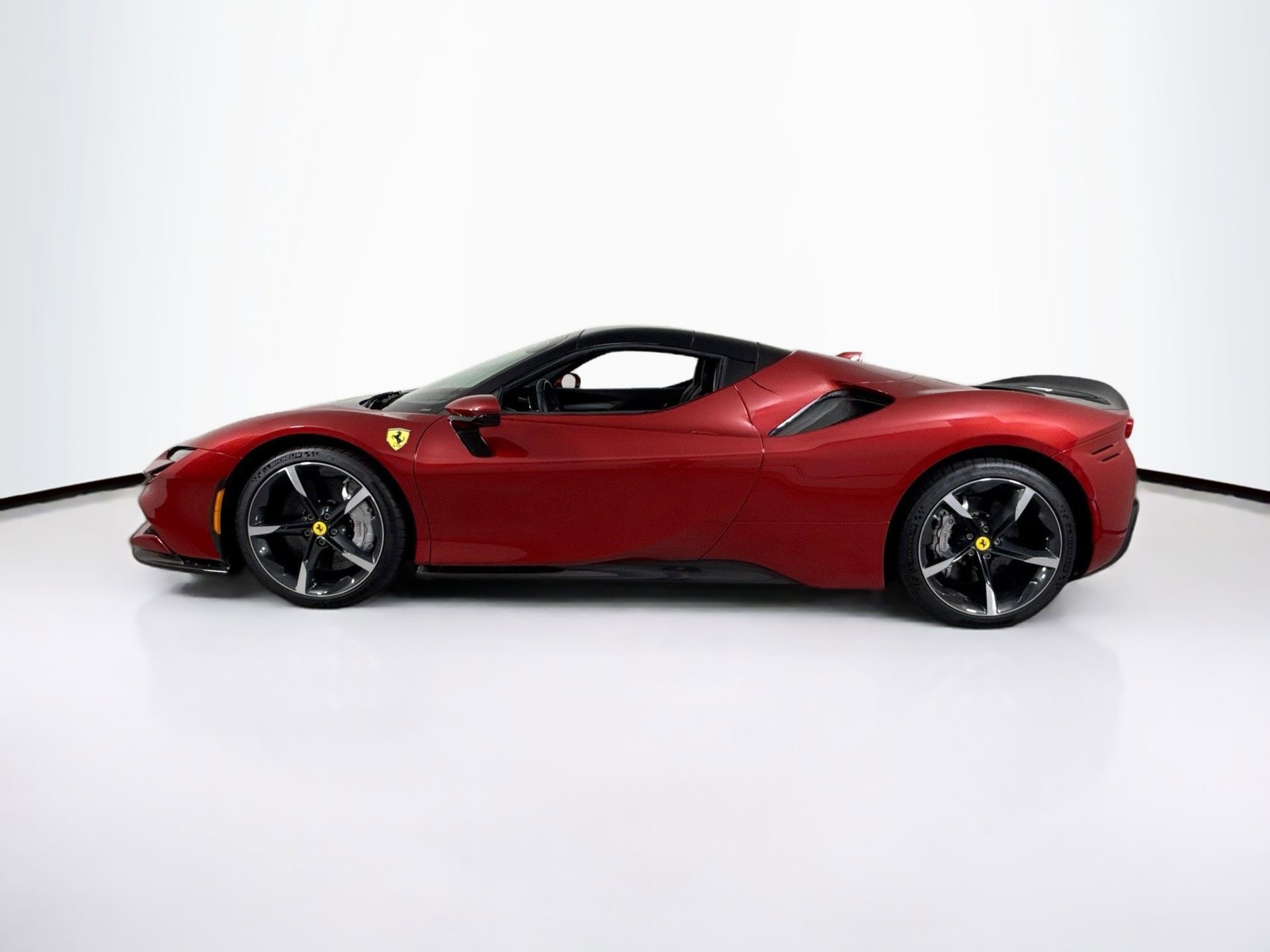 Certified 2022 Ferrari SF90 Spider AWD/4WD image 4