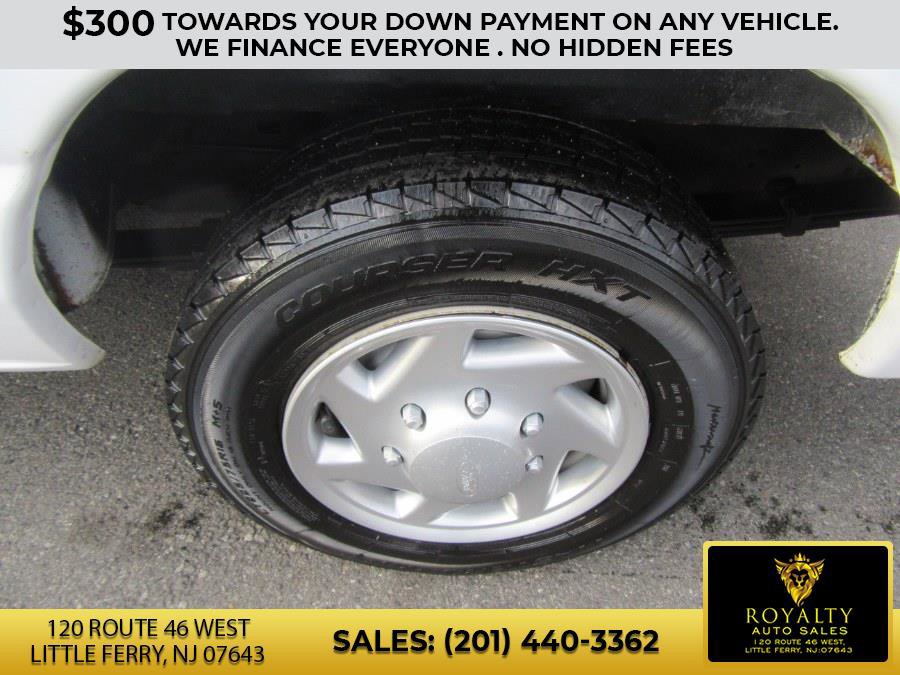 Used 2011 Ford E-150 and Econoline 150 E-150 XLT image 16