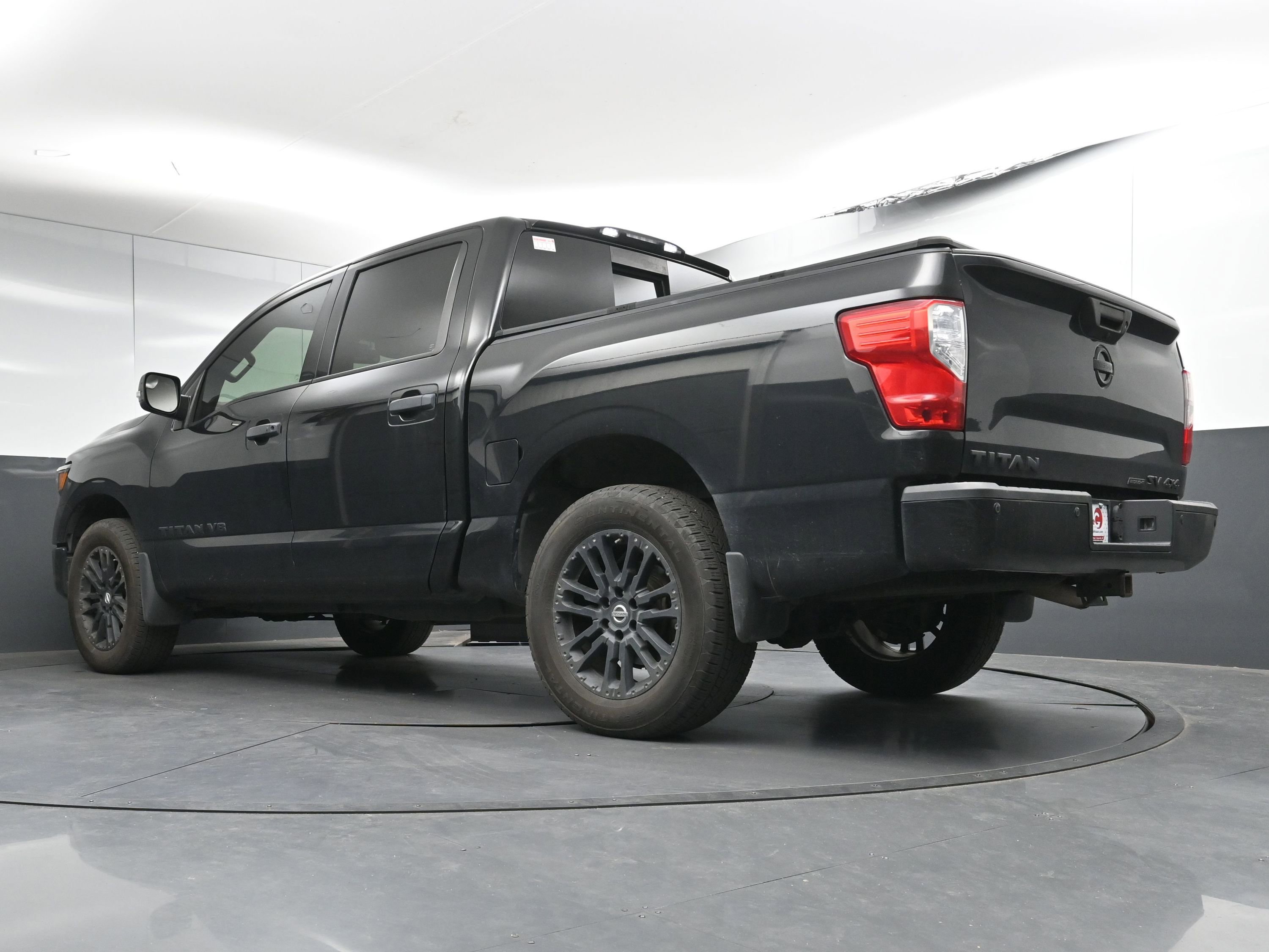 Used 2019 Nissan Titan SV w/ SV Convenience Package image 27