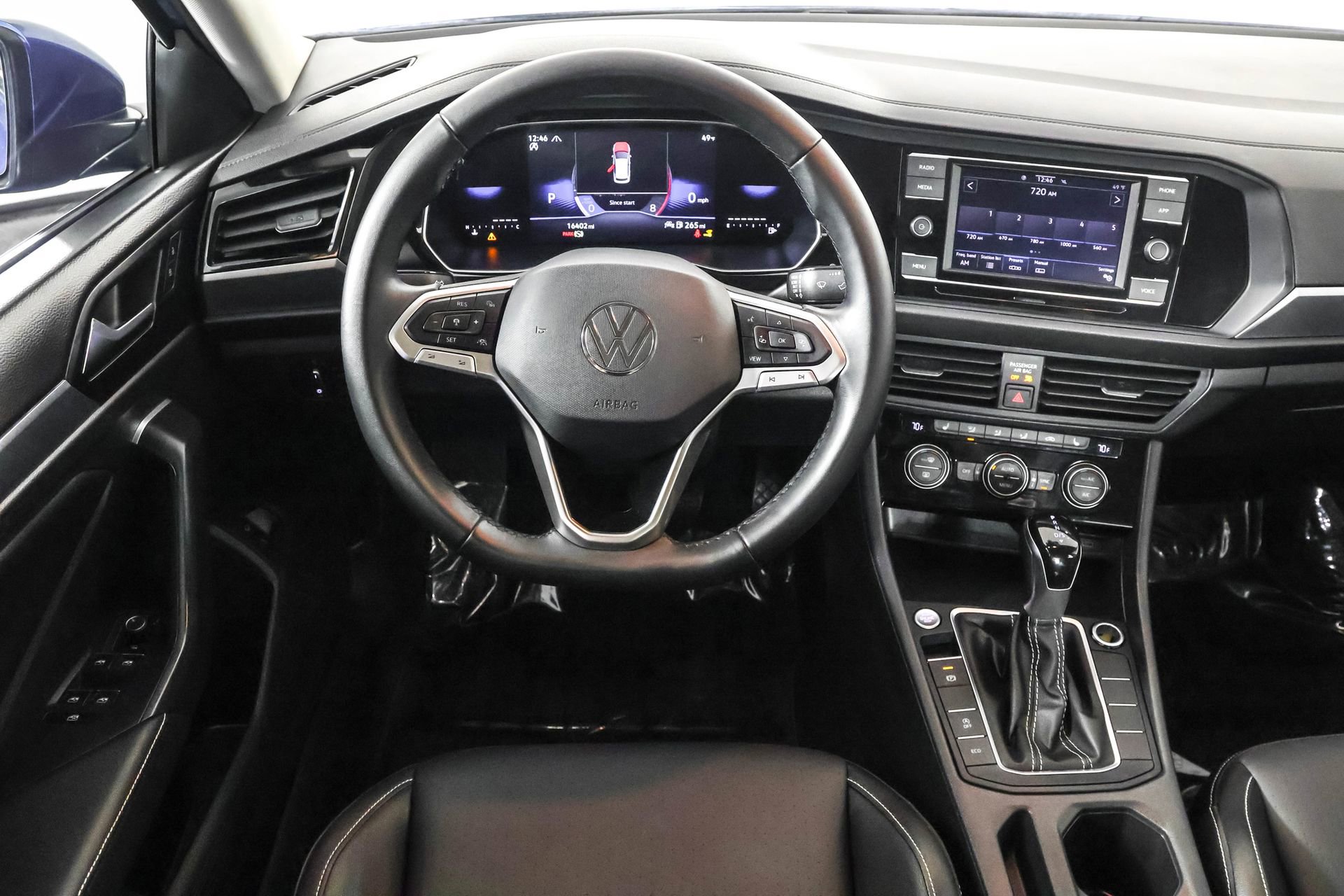 Used 2024 Volkswagen Jetta SE image 37