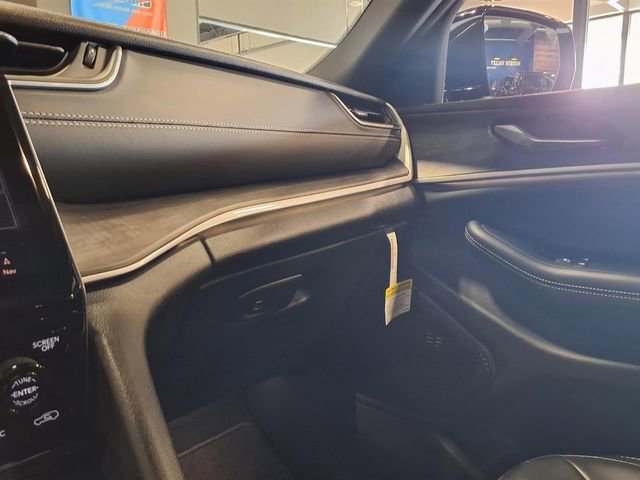 Used 2025 Jeep Grand Cherokee L Limited AWD/4WD image 25