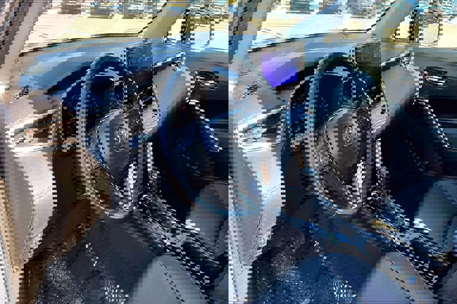 Used 2025 Toyota Corolla Cross XLE w/ Convenience Package image 18