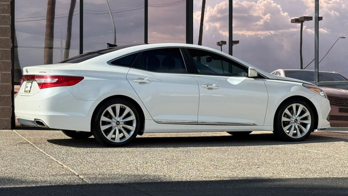 Used 2016 Hyundai Azera Limited FWD image 12