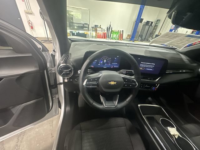 Used 2025 Chevrolet Equinox LT w/ Safety and Technology Package FWD image 15
