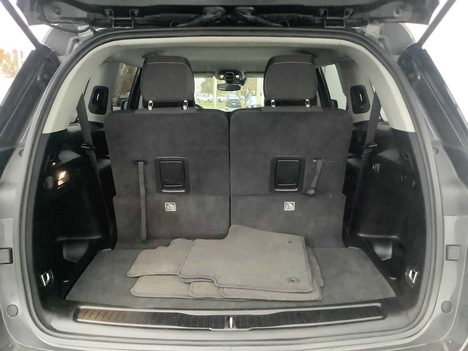 Used 2023 Jeep Grand Cherokee L Laredo image 14