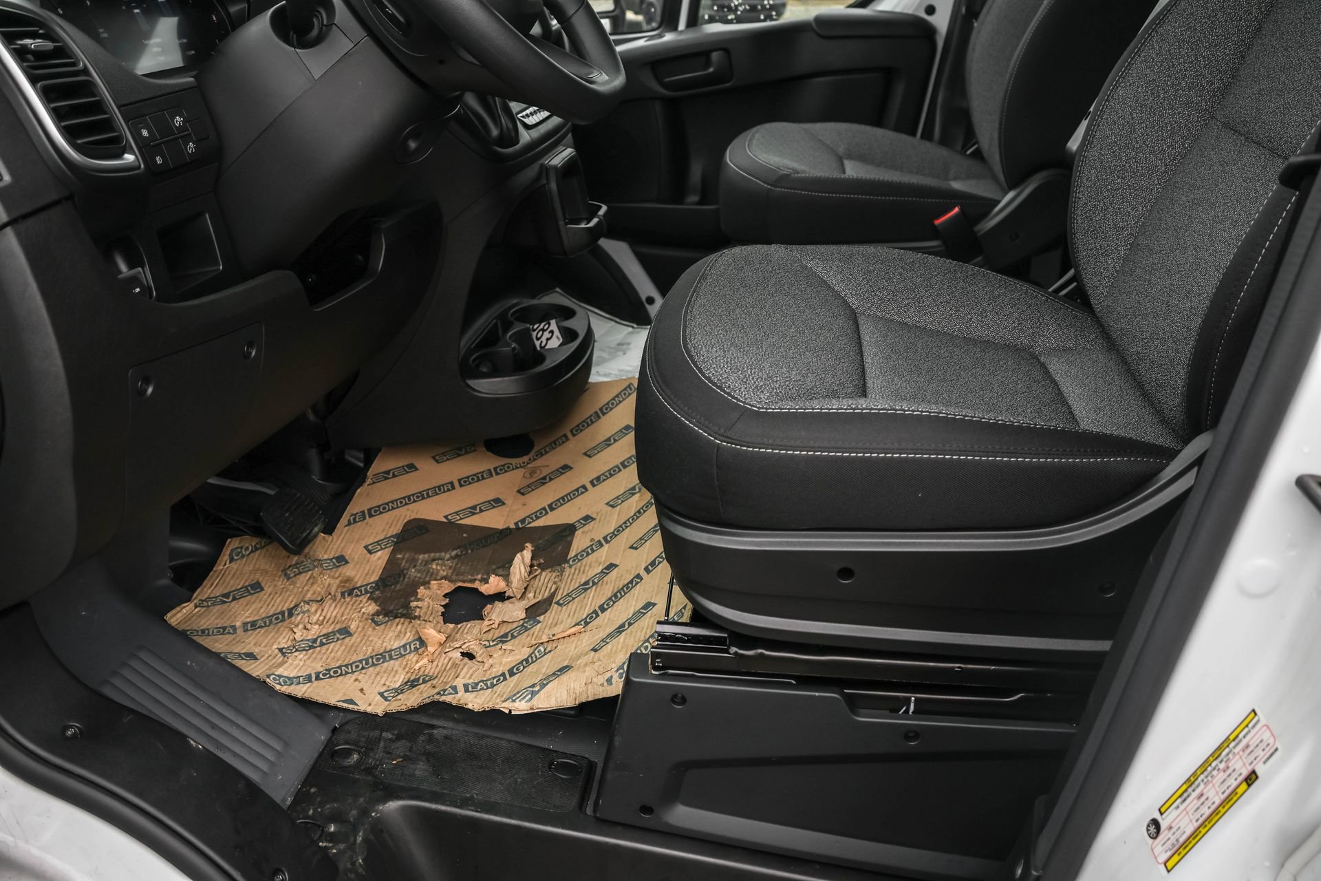 New 2025 RAM ProMaster 2500 w/ Quick Order Package 22G SLT image 4