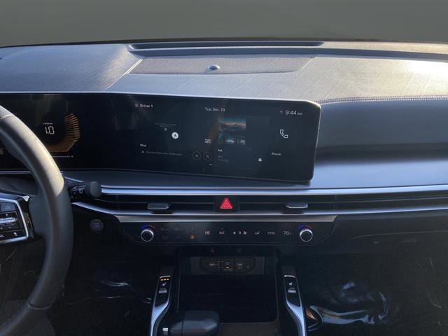 Used 2024 Kia Sorento S image 8