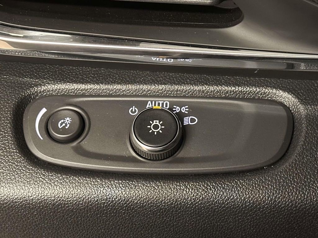 Used 2025 Buick Envista Preferred image 22