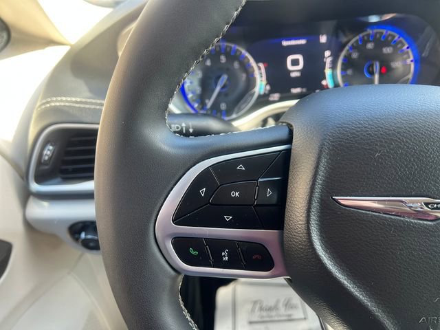 Used 2023 Chrysler Pacifica Touring-L image 29