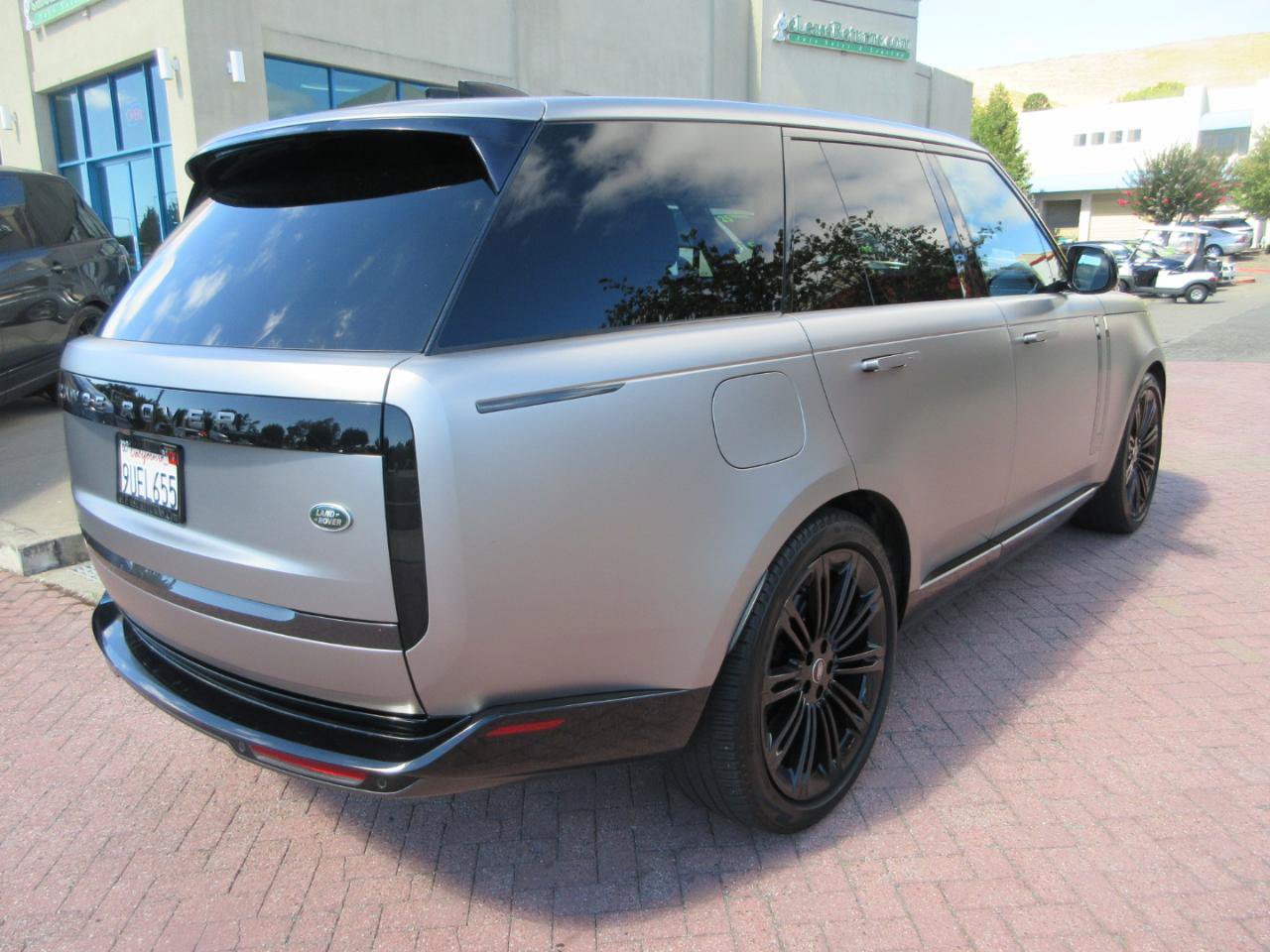 Used 2023 Land Rover Range Rover SE AWD/4WD image 2