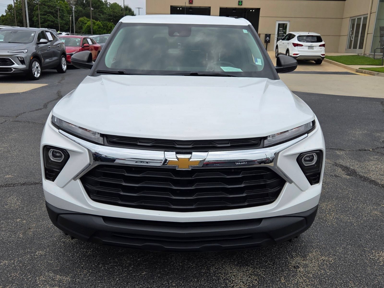Used 2024 Chevrolet TrailBlazer LS w/ LS Convenience Package FWD image 2