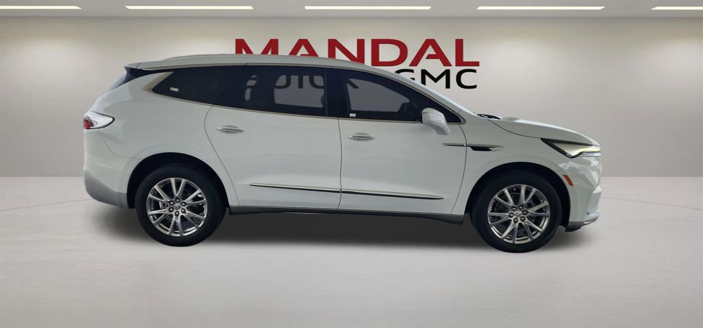 Used 2024 Buick Enclave Essence w/ Experience Buick Package FWD image 7