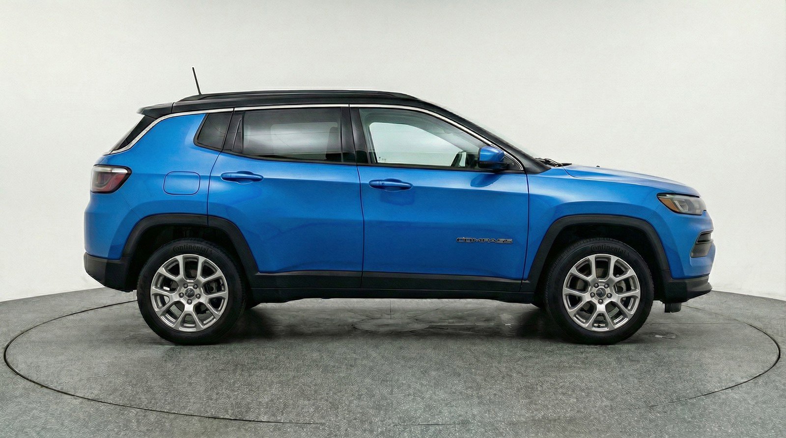 Used 2025 Jeep Compass Limited image 11
