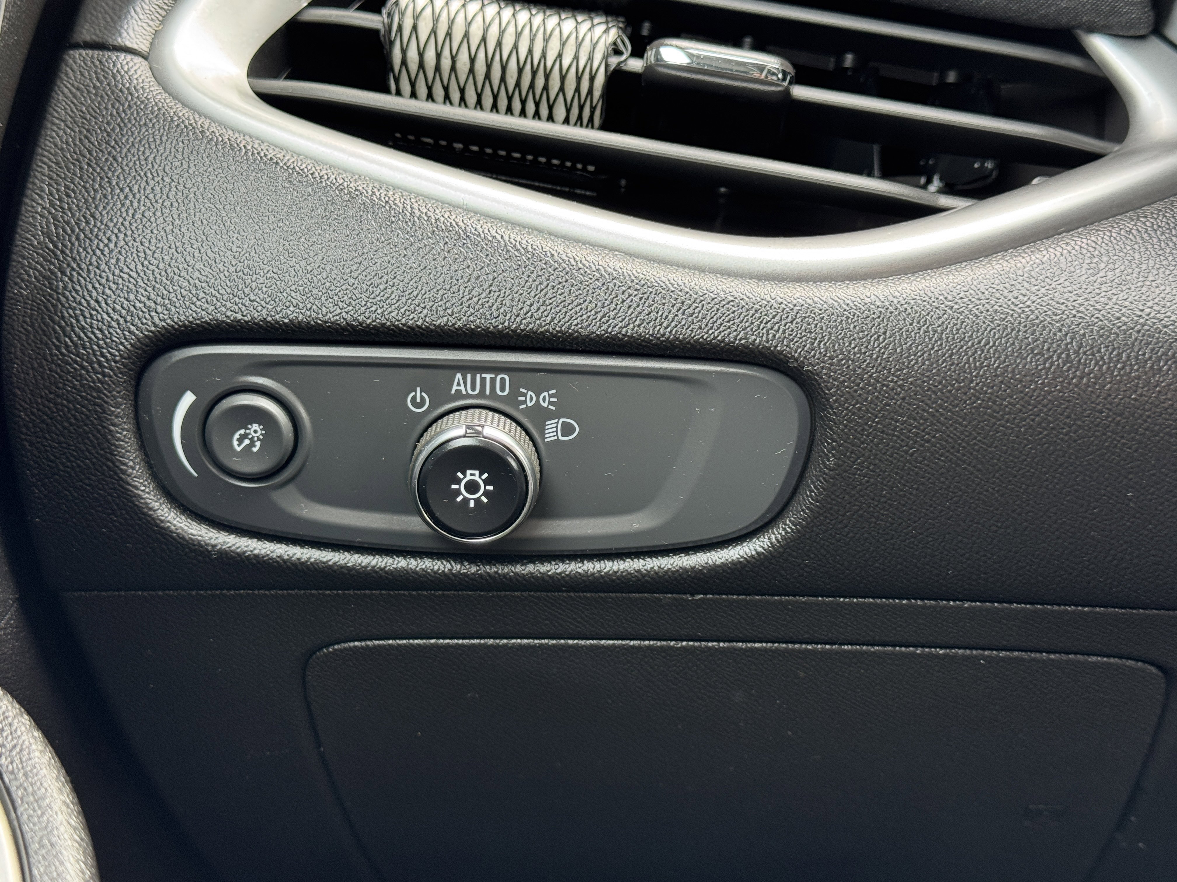 Used 2022 Chevrolet Malibu LT image 30