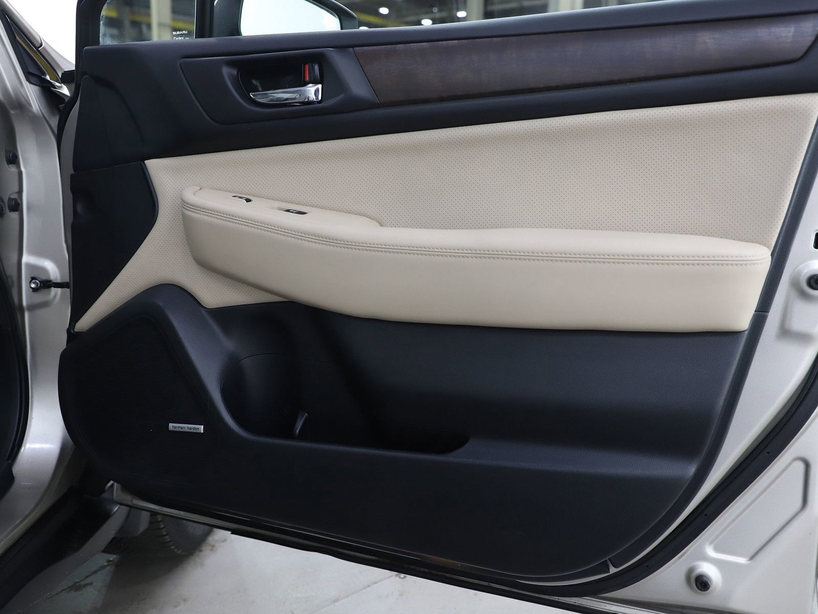 Used 2015 Subaru Outback 2.5i Limited image 11