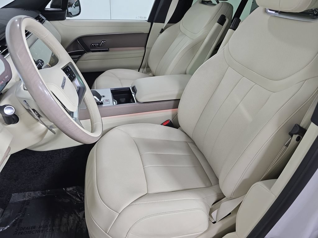 Used 2025 Land Rover Range Rover SE AWD/4WD image 5