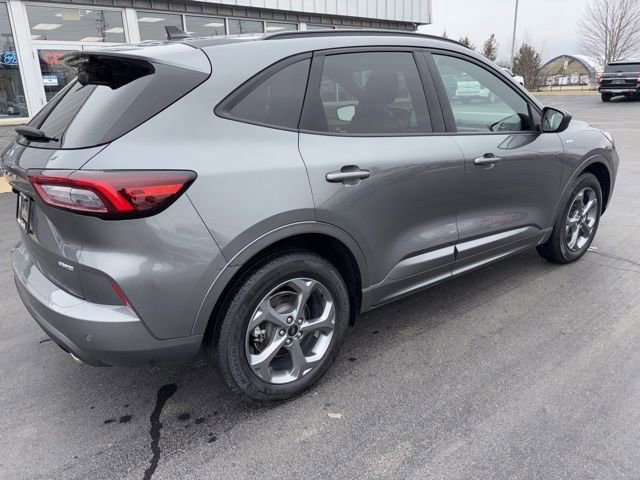 Used 2024 Ford Escape ST-Line w/ Tech Pack #1 AWD/4WD image 3