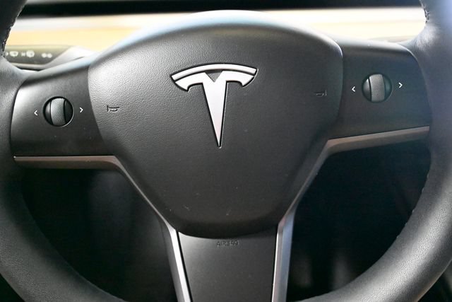 Used 2022 Tesla Model Y Long Range AWD/4WD image 34