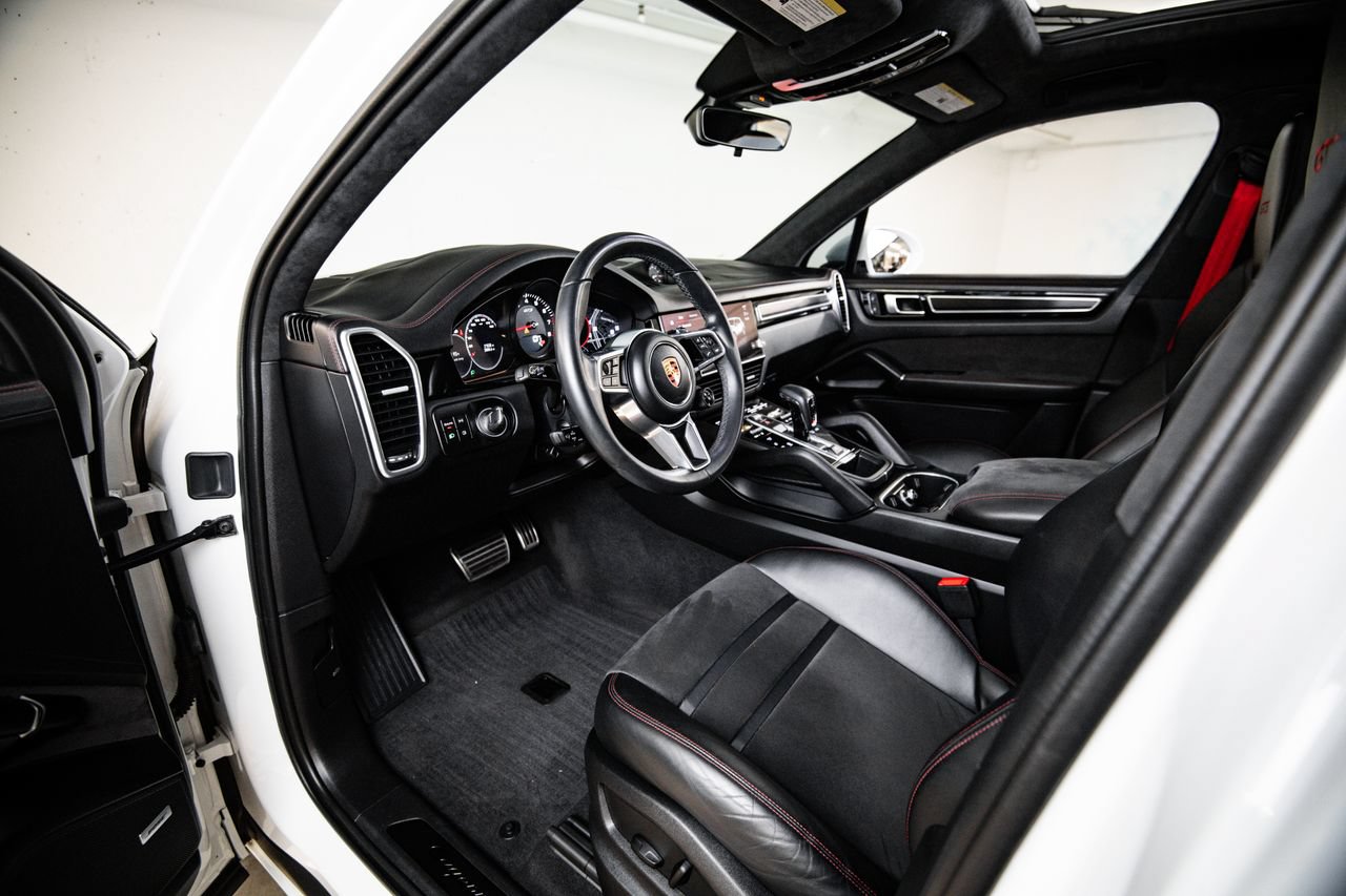 Certified 2023 Porsche Cayenne GTS AWD/4WD image 4