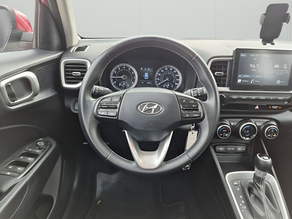 Used 2022 Hyundai Venue SEL image 23