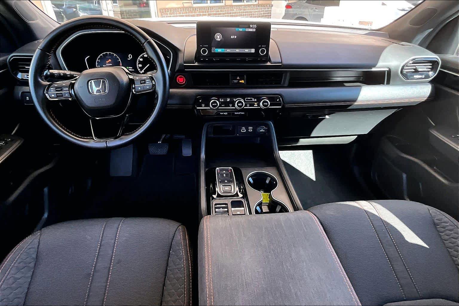 Certified 2025 Honda Pilot Sport image 15