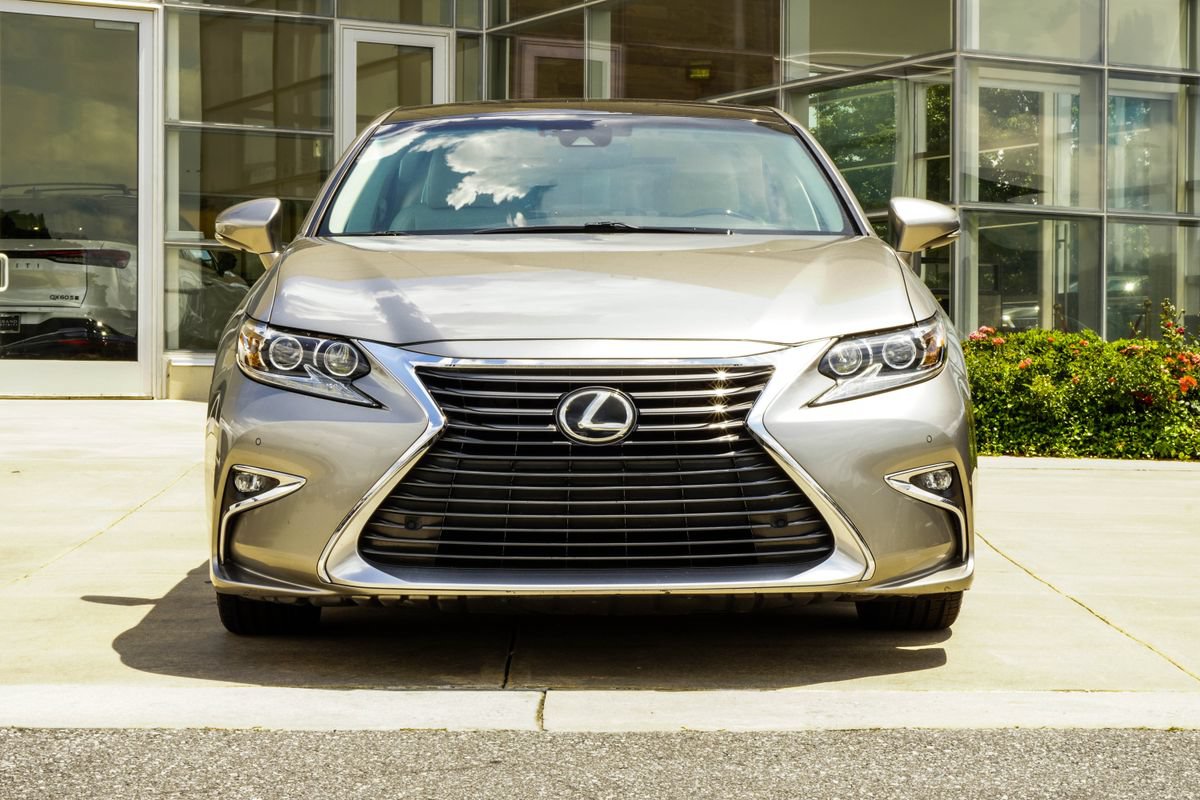 Used 2018 Lexus ES 350 w/ Ultra Luxury Package FWD image 7