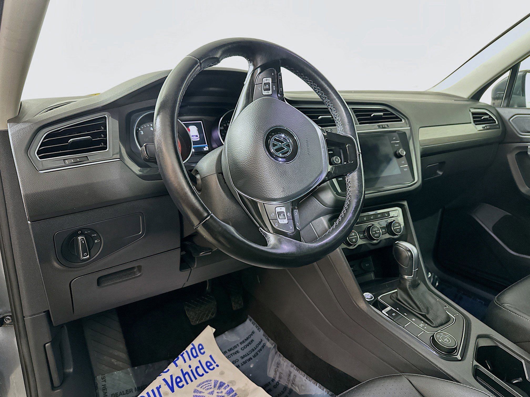 Used 2019 Volkswagen Tiguan SE AWD/4WD image 9
