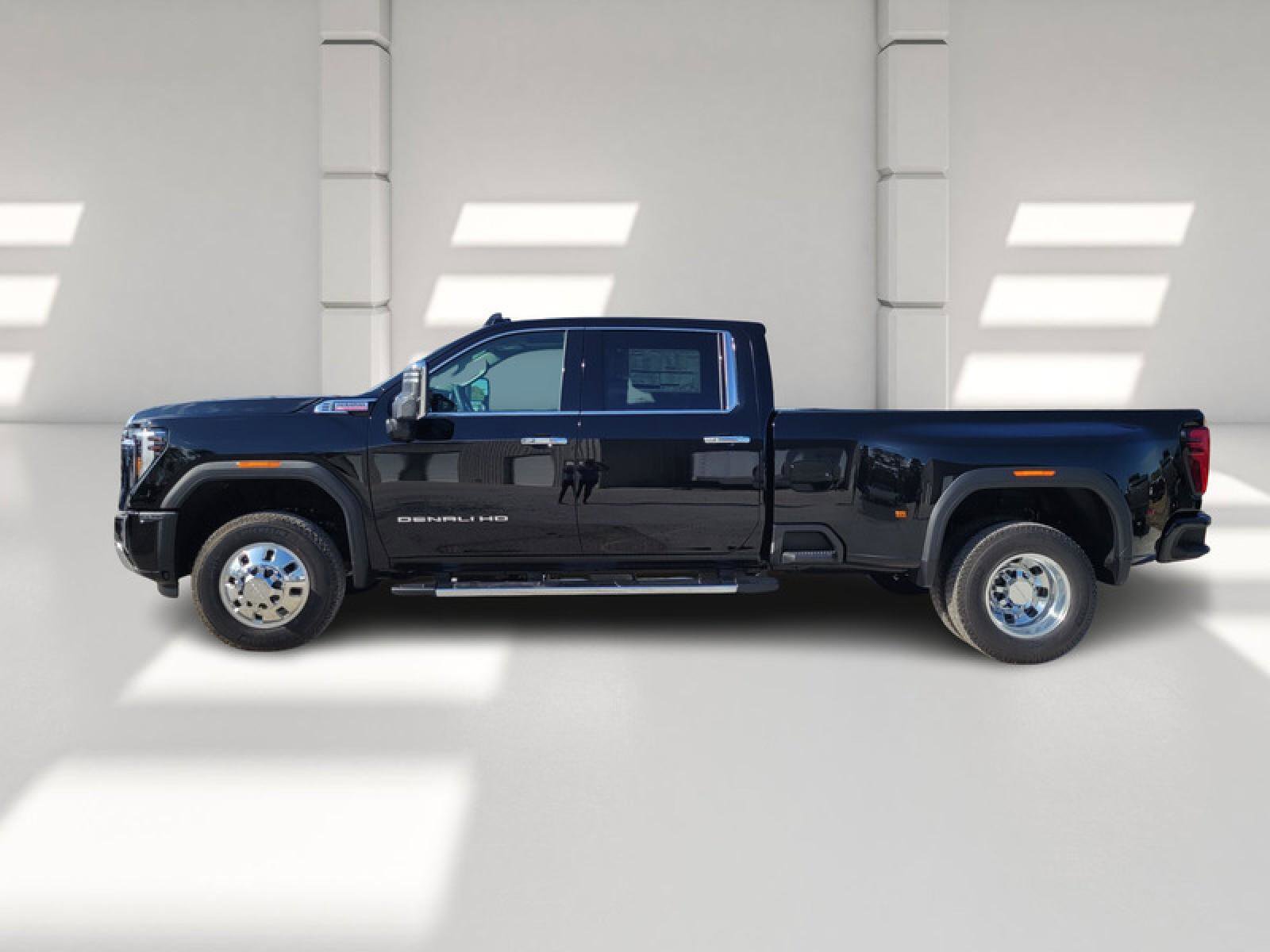 New 2026 GMC Sierra 3500 Denali w/ Denali Reserve Package image 4