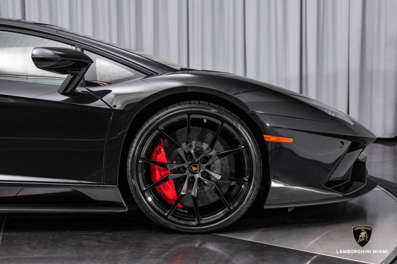 Used 2018 Lamborghini Aventador S image 44
