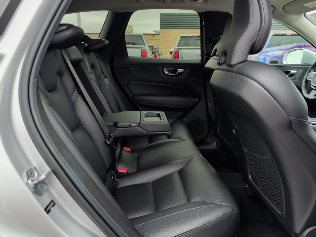 Used 2019 Volvo XC60 T5 Momentum w/ Premium Package AWD/4WD image 35