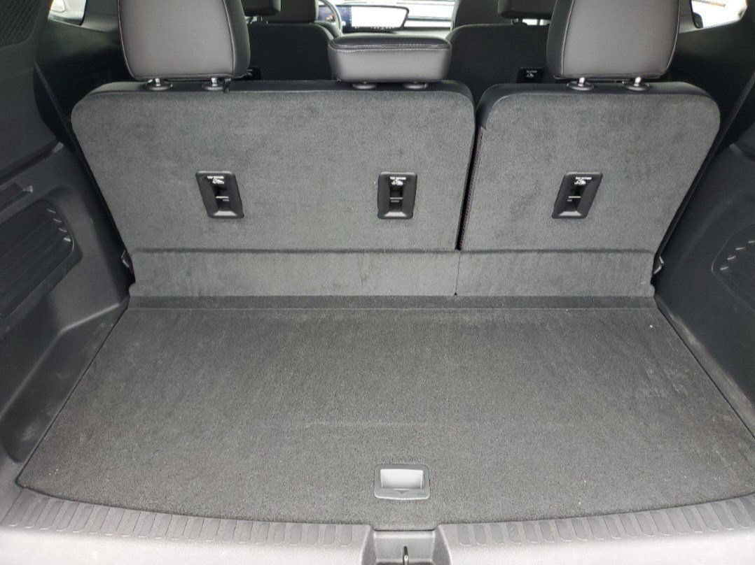 Used 2025 Buick Enclave Sport Touring w/ Power Package FWD image 8