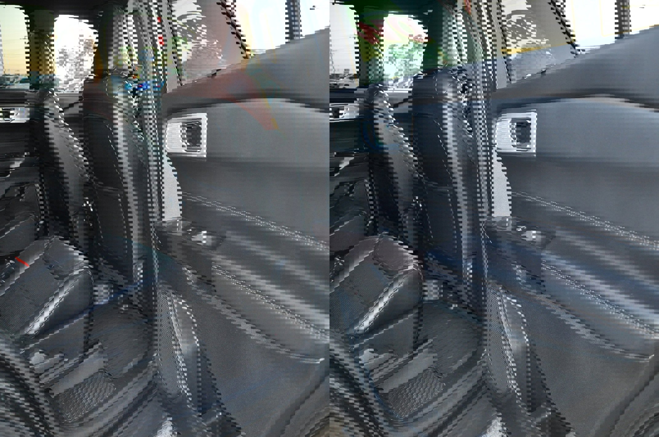 Used 2020 Ford Explorer Platinum w/ Premium Technology Package image 15