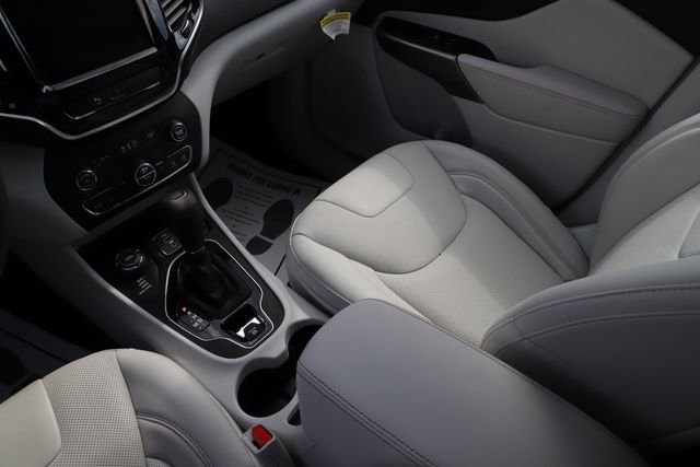 Used 2019 Jeep Cherokee Limited AWD/4WD image 28